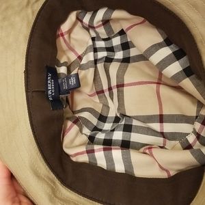 Burberry bucket hat